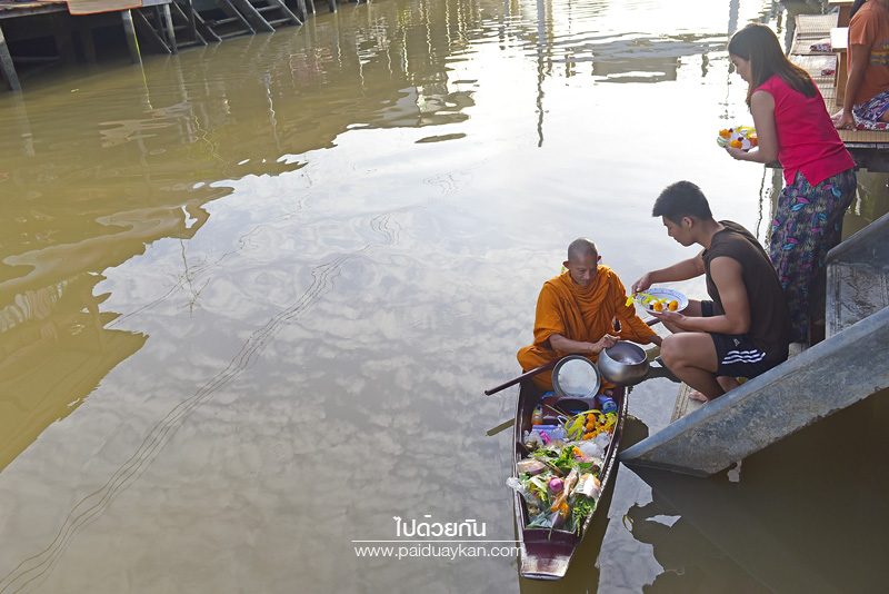 ตลาดน้ำอัมพวา 