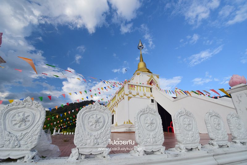 วัดพระธาตุภูเขาทอง สุคิริน