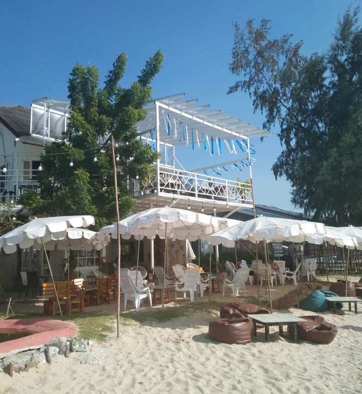 White House Beach Café
