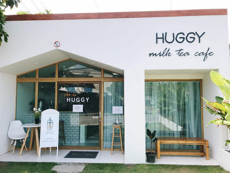 Huggy milk tea Café1