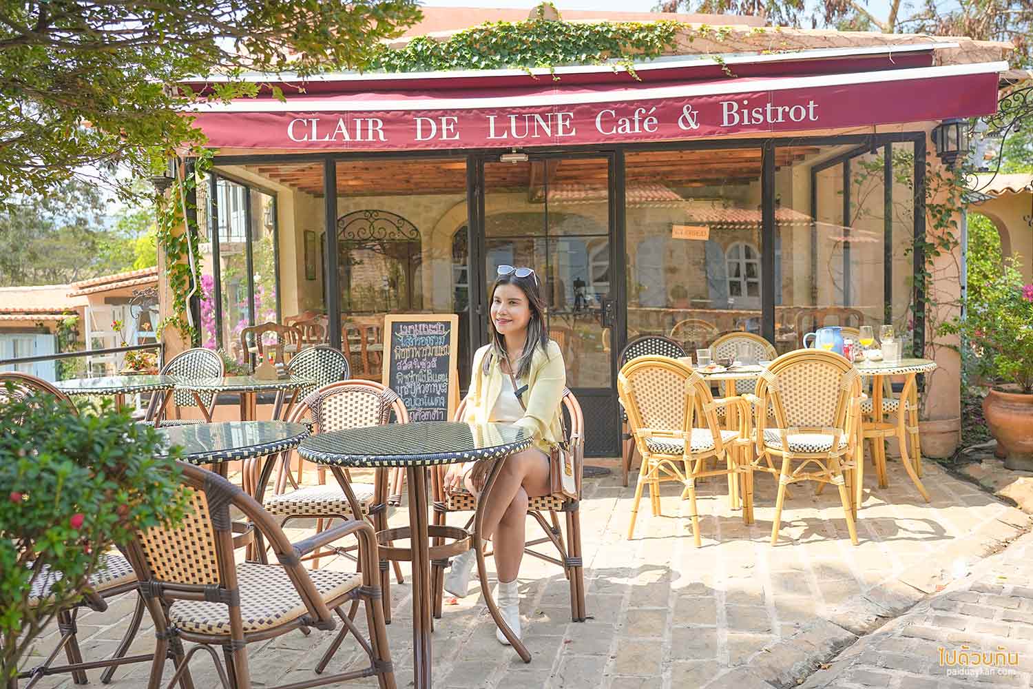 Clair de Lune Café