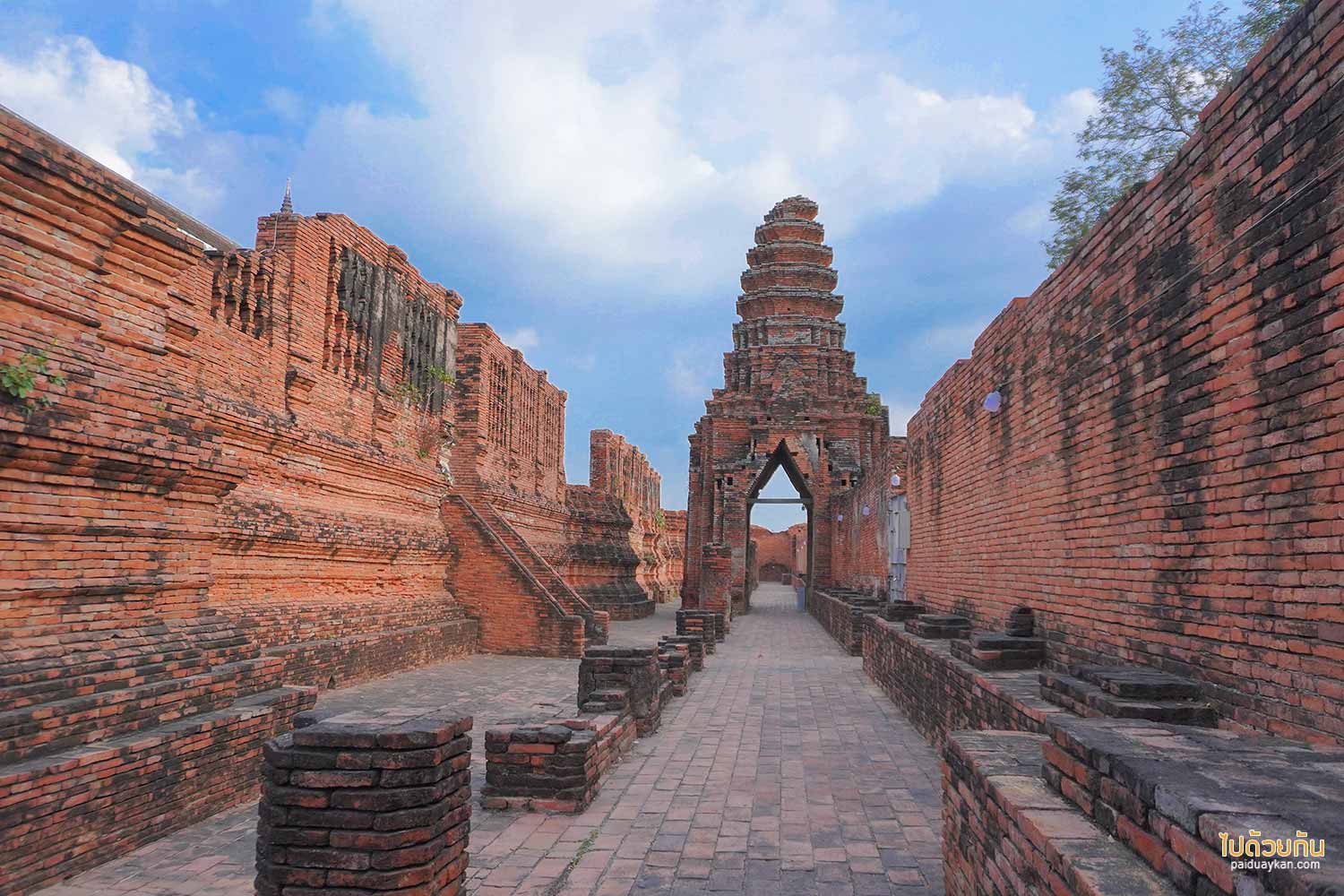 4 Prasat Nakhon Luang