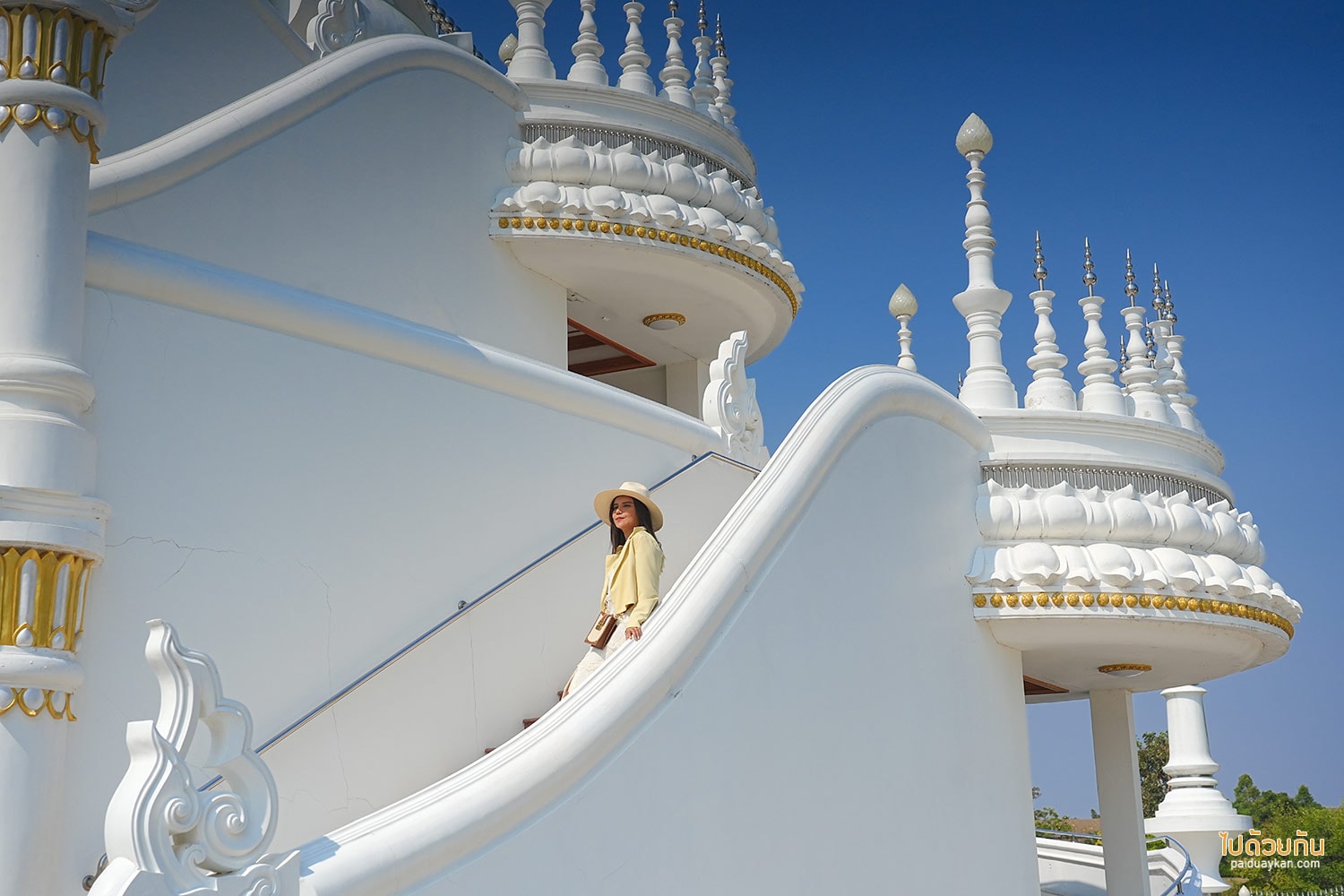 พระมหาเจดีย์ศรีแสงธรรมวิสุทธิมงคล