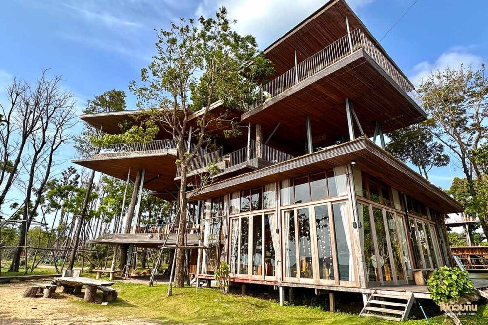 บ้านต้นไม้อวดชุม ชุมพร