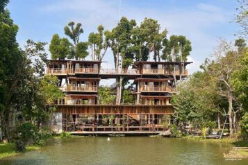 บ้านต้นไม้อวดชุม คาเฟ่แลนด์มาร์คใหม่แห่งปะทิว ชุมพร สถาปัตยกรรมสุดเก๋ ริมทะเล กลางต้นไม้ใหญ่อาหารใต้พื้นถิ่นอร่อย และมุมถ่ายรูปเพียบ